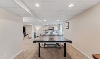635 Oakview Dr, Algonquin, IL 60102