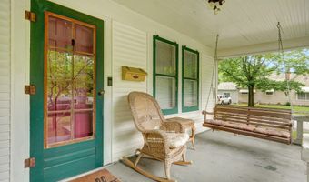 601 S Madison Ave, Aurora, MO 65605