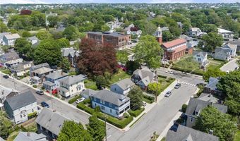 2 Bedlow Ave, Newport, RI 02840