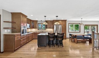 441 Walnut Ln, Apple Valley, MN 55124