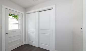 422 Maple Dr, Belford, NJ 07718