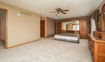 2985 RED WING Ct, Bettendorf, IA 52722