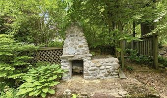 25 Pineland St, North Kingstown, RI 02852