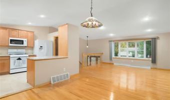 22 Glenwood Dr, Coventry, RI 02816