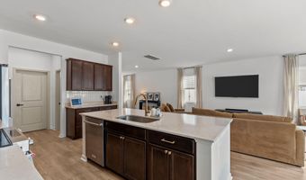 51 Walkabout Dr, Aberdeen, NC 28315
