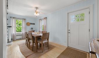 8 Maple Ave, Clinton, CT 06413