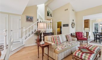 643 Isle View Dr, Akron, OH 44319