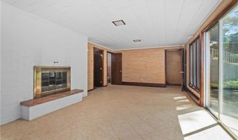 1 Rocky Crest Rd, Cumberland, RI 02864