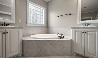 216 Meadowlands Dr, Brandon, MS 39047