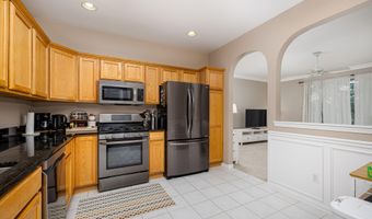 2906 N Knightsbridge Cir, Ann Arbor, MI 48105