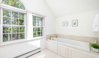 60 Old Wood Rd, Avon, CT 06001