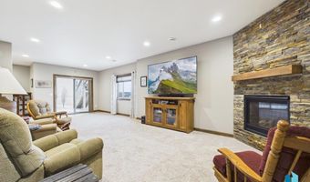 713 N Garnet Cir, Brandon, SD 57005