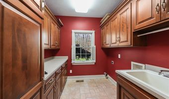 875 Cascades Dr, Aurora, OH 44202