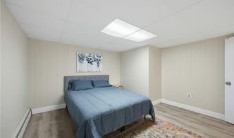 34 Foxhill Ave, Bristol, RI 02809