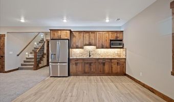 18 RAINBOW VALLEY LODGE Rd, Centennial, WY 82055