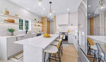 27 Soar Way, Newport, RI 02840