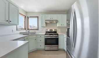 302 Willard Dr, Auburn, IN 46706