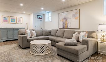 28 Ridgefield Pl, Asheville, NC 28803