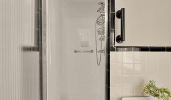 7822 MOORLAND Ln, Bethesda, MD 20814