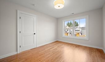 8 Fieldstone Ct 8, Bethel, CT 06801