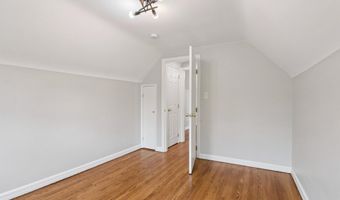 16 PARK Dr, Bellmawr, NJ 08031