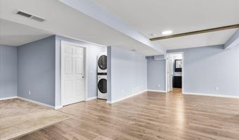 18 Woodland Hills Ct, Alton, IL 62002