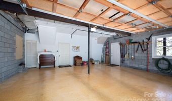 9 Sandon Cir, Asheville, NC 28804