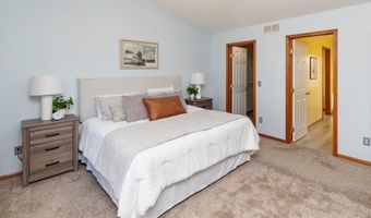 1102 9th Ave SE, Altoona, IA 50009