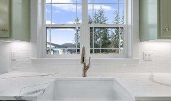 1240 Lighthouse Ln, Brookings, OR 97415