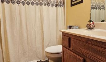 1015 CIRCLE Dr, Aberdeen, SD 57401