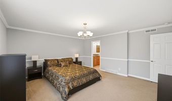 929 Claytonbrook Dr 2, Ballwin, MO 63011