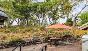 1105 White Oak Dr, Santa Rosa, CA 95409