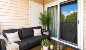 240 S REYNOLDS St 309, Alexandria, VA 22304