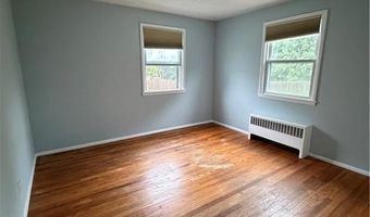 42 Greenway Dr, Bristol, RI 02809