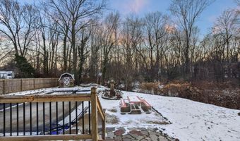 566 Morley Ct, Belford, NJ 07718