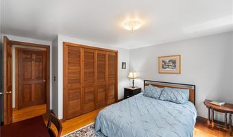 2 Spinney Ln, North Kingstown, RI 02852