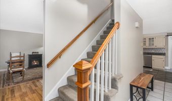 5 Hickory Hill Dr, Londonderry, NH 03053