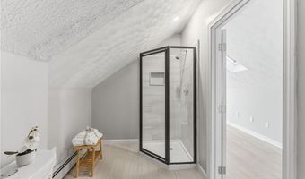 10 Woburn St, Cranston, RI 02910