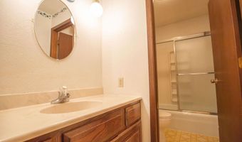 931 E Oak St, Algona, IA 50511