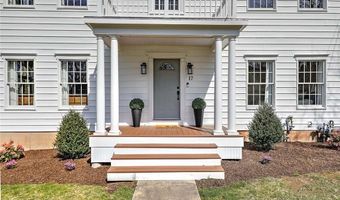 17 Mosher Dr, Barrington, RI 02806