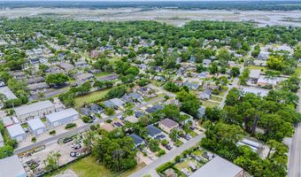 92 W 13TH St, Atlantic Beach, FL 32233