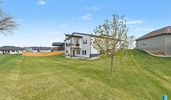 1001 S Moonlight Cir, Brandon, SD 57005