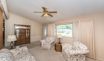 737 Smith Dr, Ballwin, MO 63011