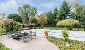 2197 Knollpoint Dr NE, Ada, MI 49301