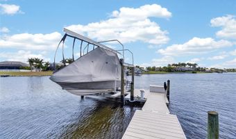 825 MANNS HARBOR Dr, Apollo Beach, FL 33572
