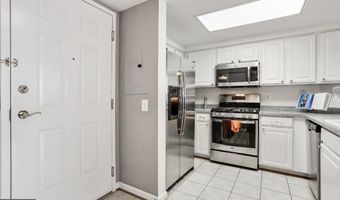 3835 N 9TH St N 704W, Arlington, VA 22203
