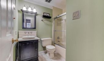 808 Timberfield Dr, Ballwin, MO 63021