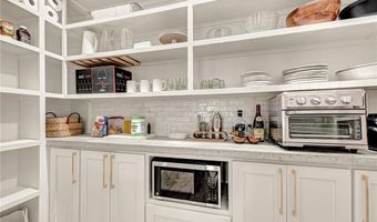 103 NE 7th St, Bentonville, AR 72712