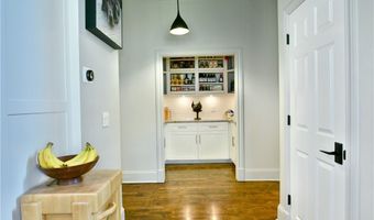 460 Club Dr, Aurora, OH 44202
