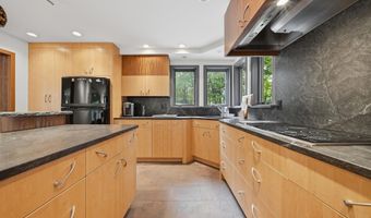 10 Eaton Rd, Amherst, NH 03031